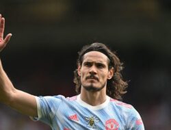 Cavani Tak Lanjut di MU, Sisakan Satu Penyesalan