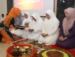 DWP Aceh Peusijuek CJH Dari Pengurusnya