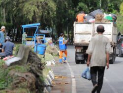 Jelang Penjurian Desa Wisata, PNS Pemko Gotong Royong Massal Bersihkan Ulee Lheue