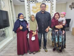 Usai Jalani Operasi, Tata Menangis Haru Berjumpa Teuku Riefky Harsya
