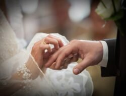 MK Tolak Legalkan Nikah Beda Agama!