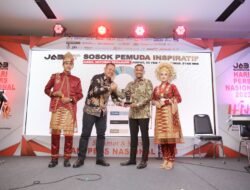 Jamal Idham Terima Penghargaan sebagai Pemuda Inspiratif di Pantai Barat Aceh