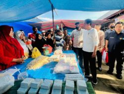 Kunjungi Pasar Batuphat Timur, Presiden Cek Harga Komoditas sambil Berbelanja