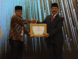 Penjabat Gubernur Aceh Terima Penghargaan BAZNAS RI