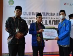 Wapres Serahkan Beasiswa Pendidikan Kepada Mahasiswa UIN Ar-Raniry