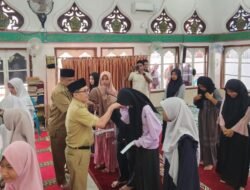 Bakri Siddiq Berbagi Kebahagiaan Bersama Anak Yatim Gampong Panteriek