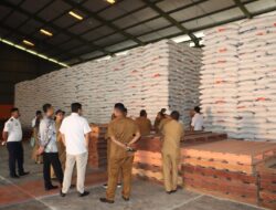 Dirreskrimsus bersama Pejabat dari Instansi Terkait Sidak Bulog dan Pasar Tradisional