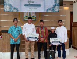 Anak Yatim Hingga Pekerja Kebersihan Bandara Terima Kado Ramadhan