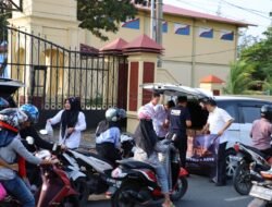 Kasubdit 1 Indagsi Ditreskrimsus Polda Aceh Bagikan 250 Paket Takjil untuk Pengendara