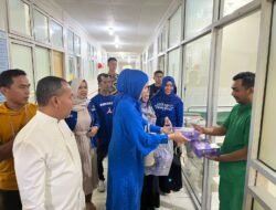 Srikandi Demokrat Aceh Bagi Makanan Berbuka Puasa di RSU Cut Meutia