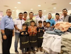 Puluhan Anak Yatim Senyum Bahagia Usai Beli Baju Lebaran Bersama KNPI Aceh