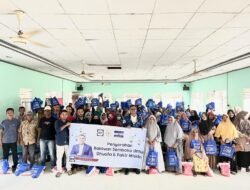 Bang Muslim Bagi Ribuan Paket Lebaran di Aceh