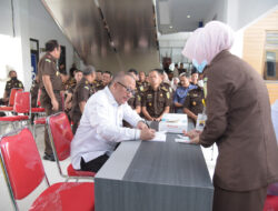 Pastikan Seluruh Pegawai Sehat, Kejati Aceh Lakukan Tes Swab Pasca Libur