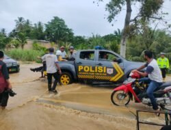 Polres Aceh Selatan Kerahkan Personil Bantu Masyarakat Terdampak Banjir