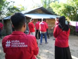 Ketua PDIP Nagan Raya Bagi-bagi Sembako untuk Masyarakat Miskin Ekstrim