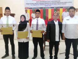 Pj Bupati Aceh Timur Serahkan 130 SK PPPK Tenaga Kesehatan