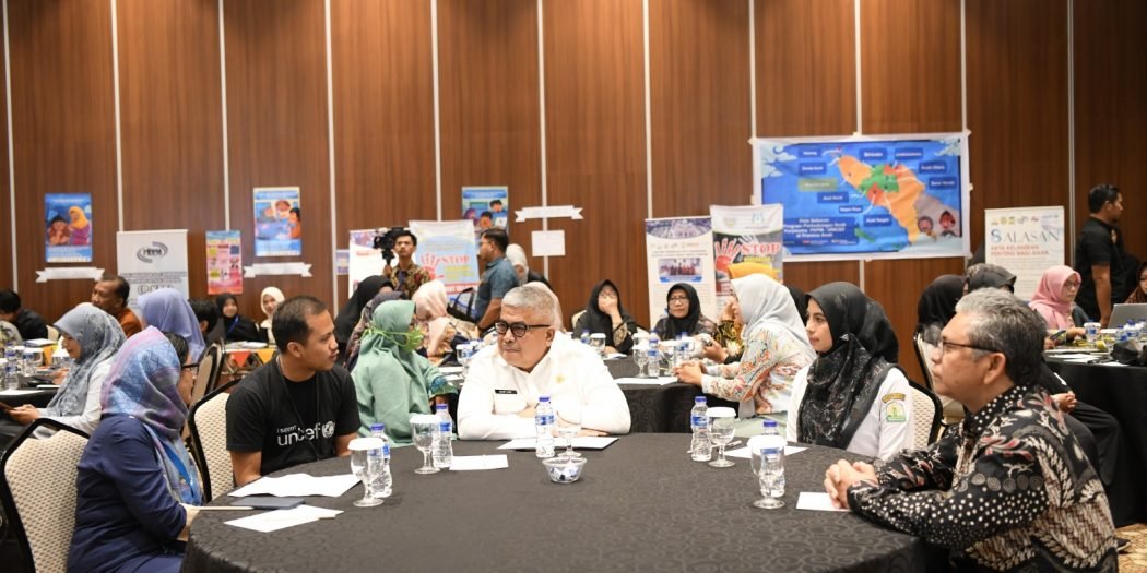Sekretaris Daerah Aceh, Bustami, SE, M.Si, saat menghadiri pembukaan kegiatan Koordinasi Learning Event Praktik Baik Perlindungan Anak tahun 2022-2023 di Hotel Ayani, Banda Aceh, Rabu, (7/6/2023).