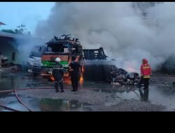 Gudang dan Mobil Fuso Terbakar di Blangcut Banda Aceh