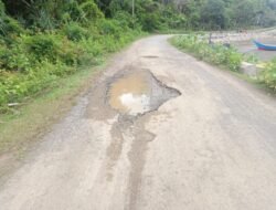 Jalan Peukan Bada Rusak, Pelintas Terancam Keselamatan