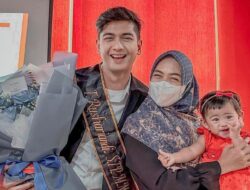 Ditemani Ria Ricis, Nama Asli Teuku Ryan Terungkap Saat Wisuda