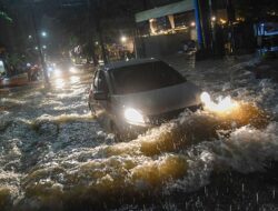 5 Tips Merawat Mobil Saat Musim Hujan, Jangan Biarkan Air Mengering