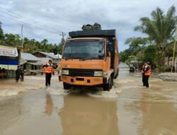 Ruas Jalan Nasional Tapaktuan-Subussalam Terendam Banjir