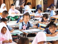 Puluhan Anak-anak TK Ikuti Lomba Mewarnai