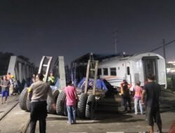 Tabrakan dengan Truk Trailer, KA Brantas Bawa 626 Penumpang