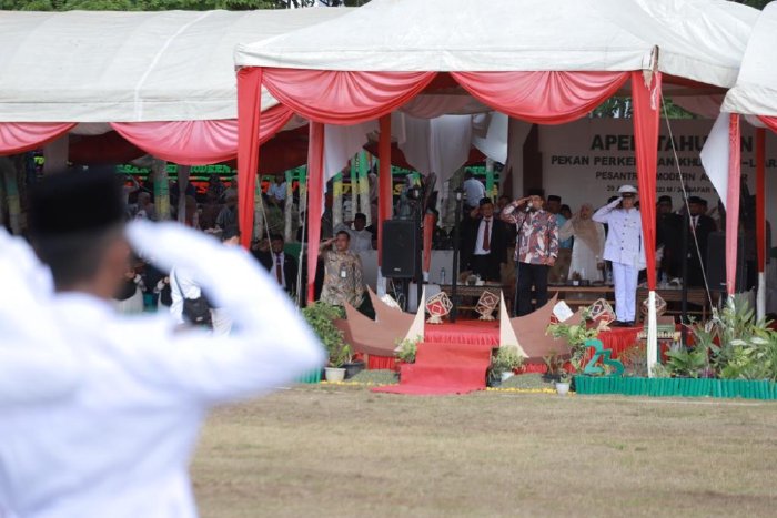 Pj. Bupati Aceh Besar, Muhammad Iswanto SSTP MM menjadi Inspektur Upacara Peringatan Apel Tahunan Pekan Perkenalan Khutbatul Arsy Pesantren Al-Manar 2023 , di Lapangan Sepak Bola Pesantren Al-Manar, Kecamatan Krueng Barona Jaya, Aceh Besar, Minggu
