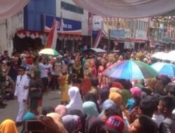 Ribuan Peserta Karnaval Aceh Selatan Macetkan Kota Tapaktuan