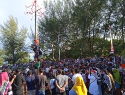 Lomba Panjat Pinang Meriahkan HUT RI ke-78 di Gampong Meunasah Papeun Aceh Besar