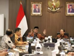 Penjabat Gubernur Aceh dan Anggota DPR TA Khalid Bertemu Menteri KKP RI