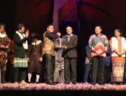 Panglima TNI, KASAL, Wali Nanggroe Aceh dan Para Tokoh Saksikan Teater Jalasena Laksamana Malahayati 