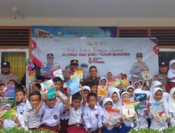 Polri Salurkan Buku Ke SDN 3 Samadua
