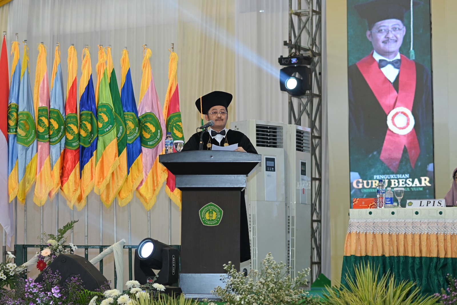Ketua Komisi Pengawas Persaingan Usaha (KPPU), M Afif Hasbullah dikukuhkan sebagai Profesor atau Guru Besar Tetap Bidang Ilmu Hukum Universitas Darul Ulum Lamongan Universitas Darul ‘Ulum (UNISDA) Lamongan, Jawa Timur