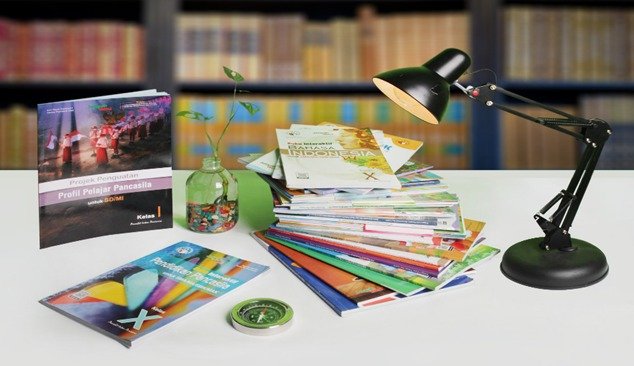 Berbagai produk dari Intan Pariwara Group