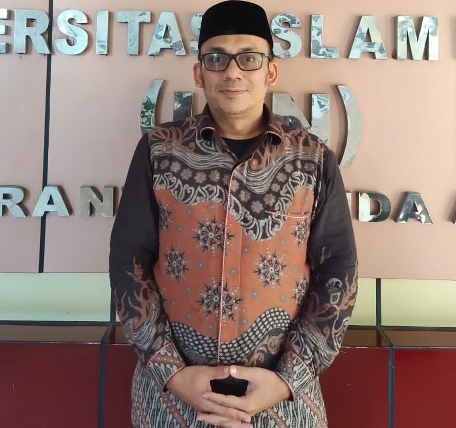 Dekan Fakultas Hukum dan Syariah Prof. Dr. Kamaruzzaman Bustamam Ahmad (KBA)