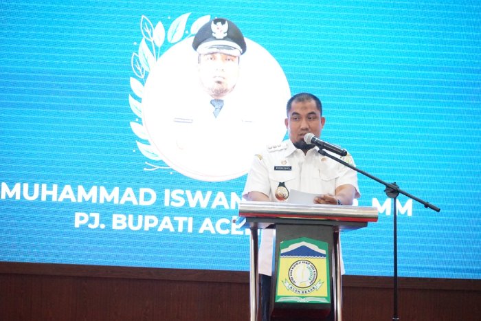 Pj Bupati Aceh Besar, Muhammad Iswanto SSTP MM memberikan kata sambutan dan arahan dalam acara Peringatan Hari Kesatuan Gerak (HGK) di PKK Ke-51 di Meuligoe Bupati Aceh Besar, Rabu (11/10/2023).