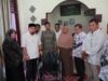 Jelang Hari Guru, Pj Bupati Iswanto Bantu Kursi Roda Untuk Guru yang Sakit
