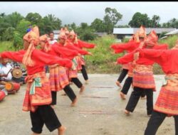 Kontingen Aceh Selatan Tampilkan Tarian Penyambutan Raja Di Masa Lalu 