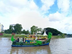 Aceh Selatan Tampil Memukau Dalam Pawai Perahu Hias PKA 8
