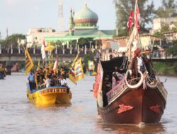 Pawai Kapal Hias PKA-8 Hipnotis Ribuan Masyarakat Aceh