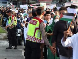 Personel Polres Simeulue Amankan Pawai Bela Palestina