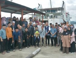 Kobarkan semangat kompetisi, Reza Fahlevi antar kafilah MTQ Sabang ke Pelabuhan Calang