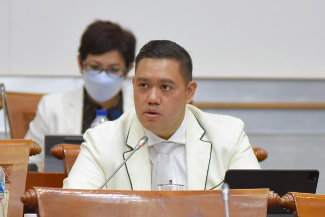 Anggota Komisi I DPR RI Dave Laksono dalam Rapat Kerja Komisi I DPR RI dengan Wakil Menteri Luar Negeri Mahendra Siregar beserta jajaran di Gedung DPR RI, Senayan, Jakarta, Rabu (22/9/2021). Foto: Runi/Man