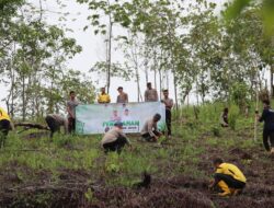 Polres Aceh Selatan Tanam Pohon di Puncak Gemilang