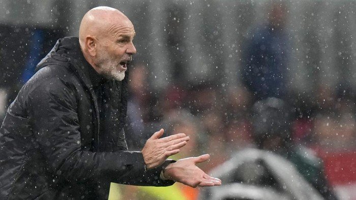 Stefano Pioli mengakui AC Milan tampil buruk saat dikalahkan Udinese (Foto: AP/Luca Bruno)