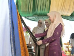 Pj Ketua Dekranasda Aceh Tutup Pelatihan Tenun Songket