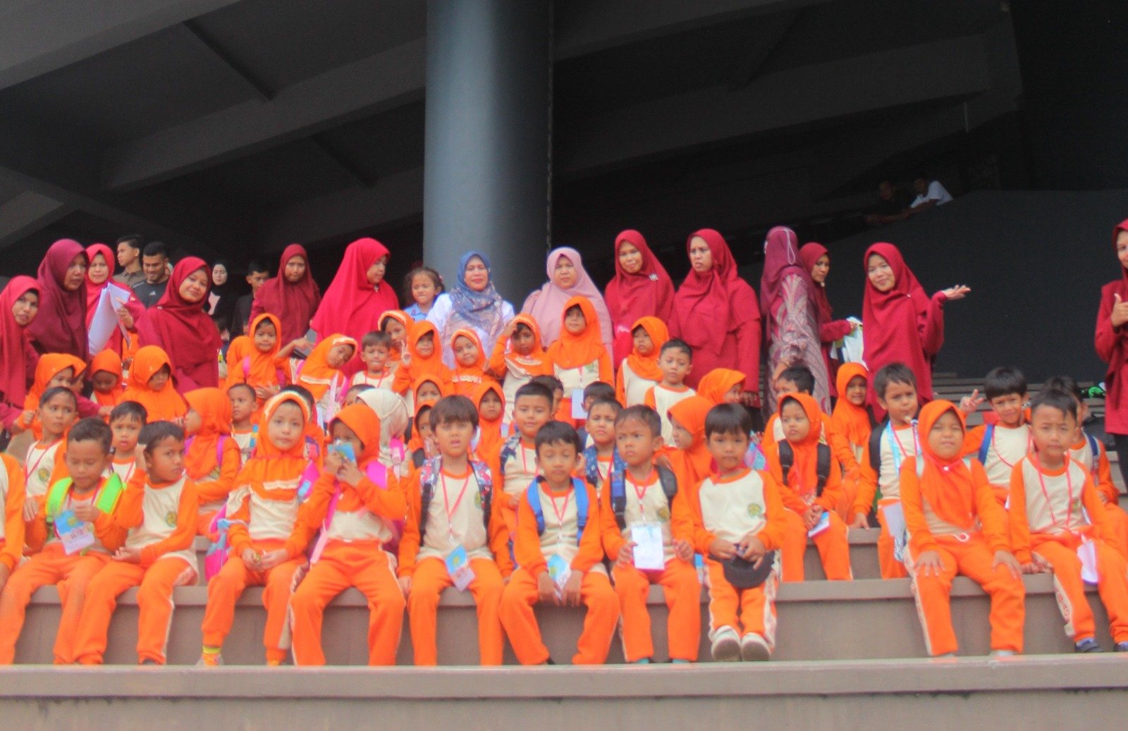 Sebanyak 98 siswa dan siswi dari Yayasan Raudhatul Athfar Perwanida Kota Banda Aceh melakukan kegiatan Out Door Learning yang inspiratif dengan mengunjungi Mesium Tsunami Aceh, Selasa (19/12/2023).