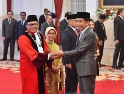 Presiden Jokowi Lantik Ridwan Mansyur Sebagai Hakim Mahkamah Konstitusi